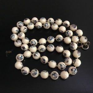 VINTAGE 60s plastic Asian floral bead necklace